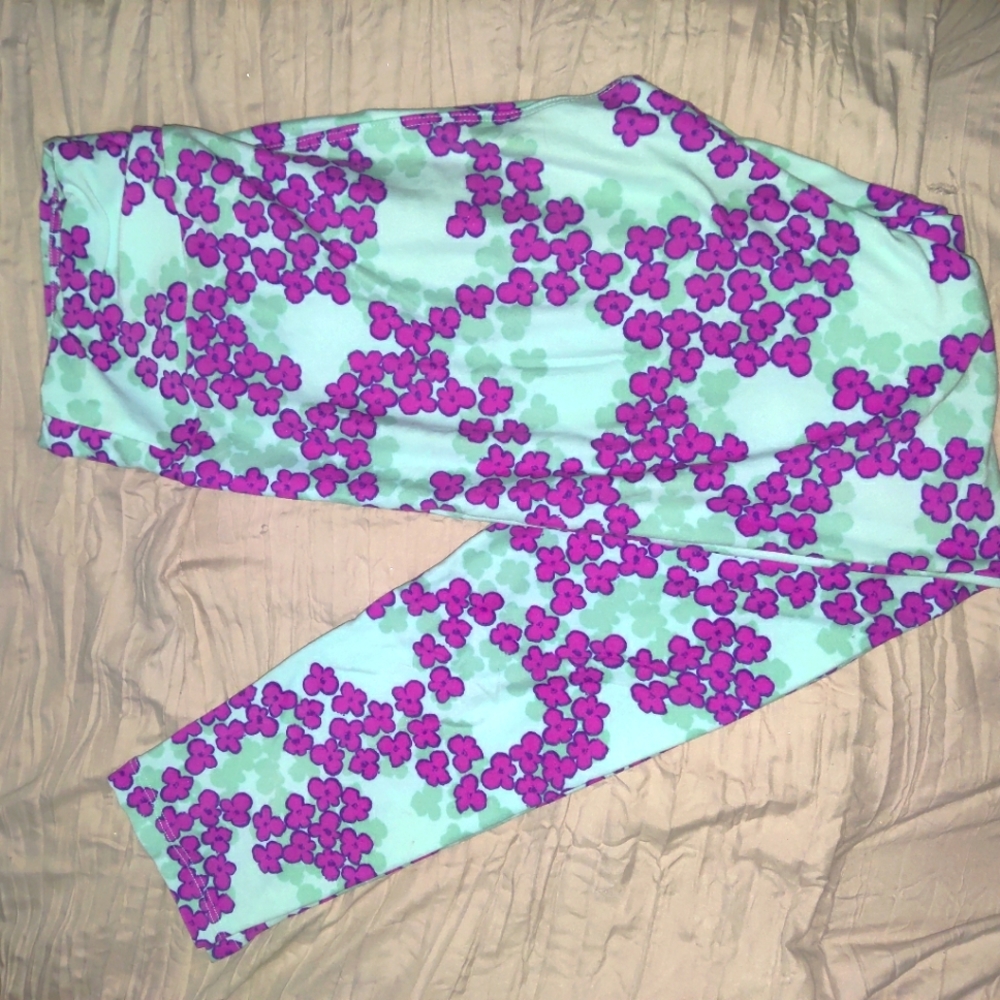 LuLaRoe One Size Leggings purple flowers on blue background